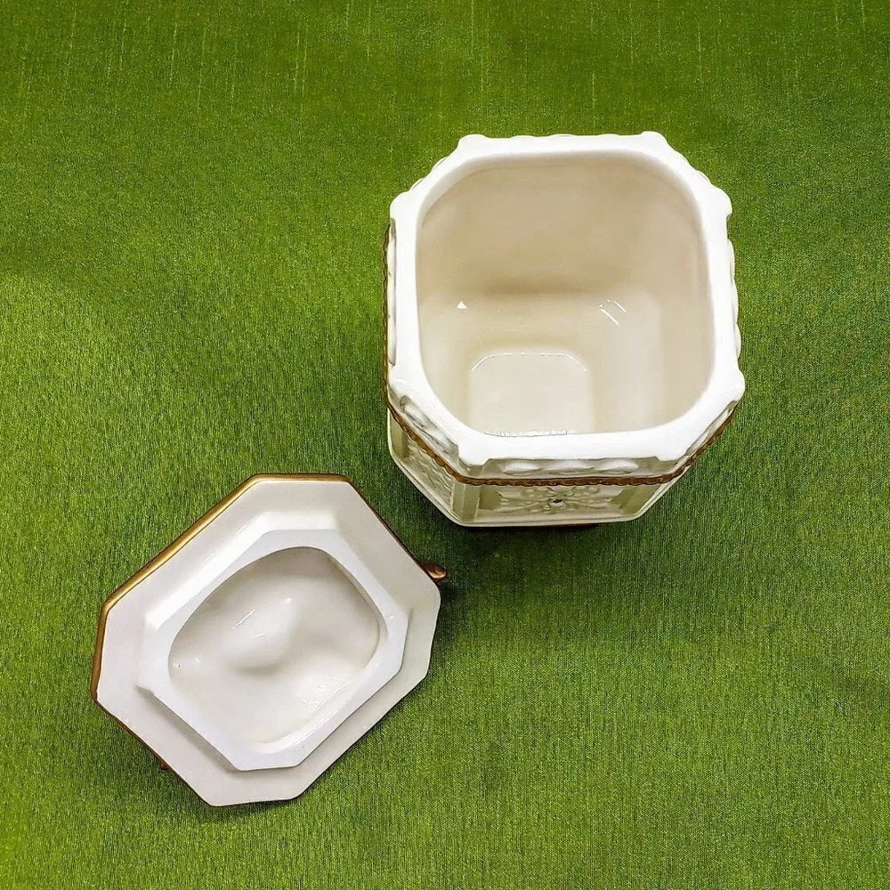Vintage Fitz and Floyd Snowy Woods Covered Porcelain Sugar Bowl